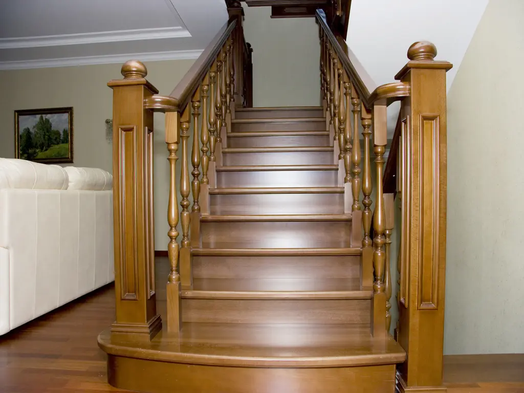 Лестницы из дерева: популярные породы древесины фото